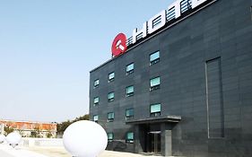 Q Hotel